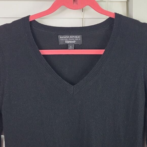 Banana Republic Black V-Neck Pullover with fine italian yarn by FILPUCCI.Size S - Picture 2 of 7